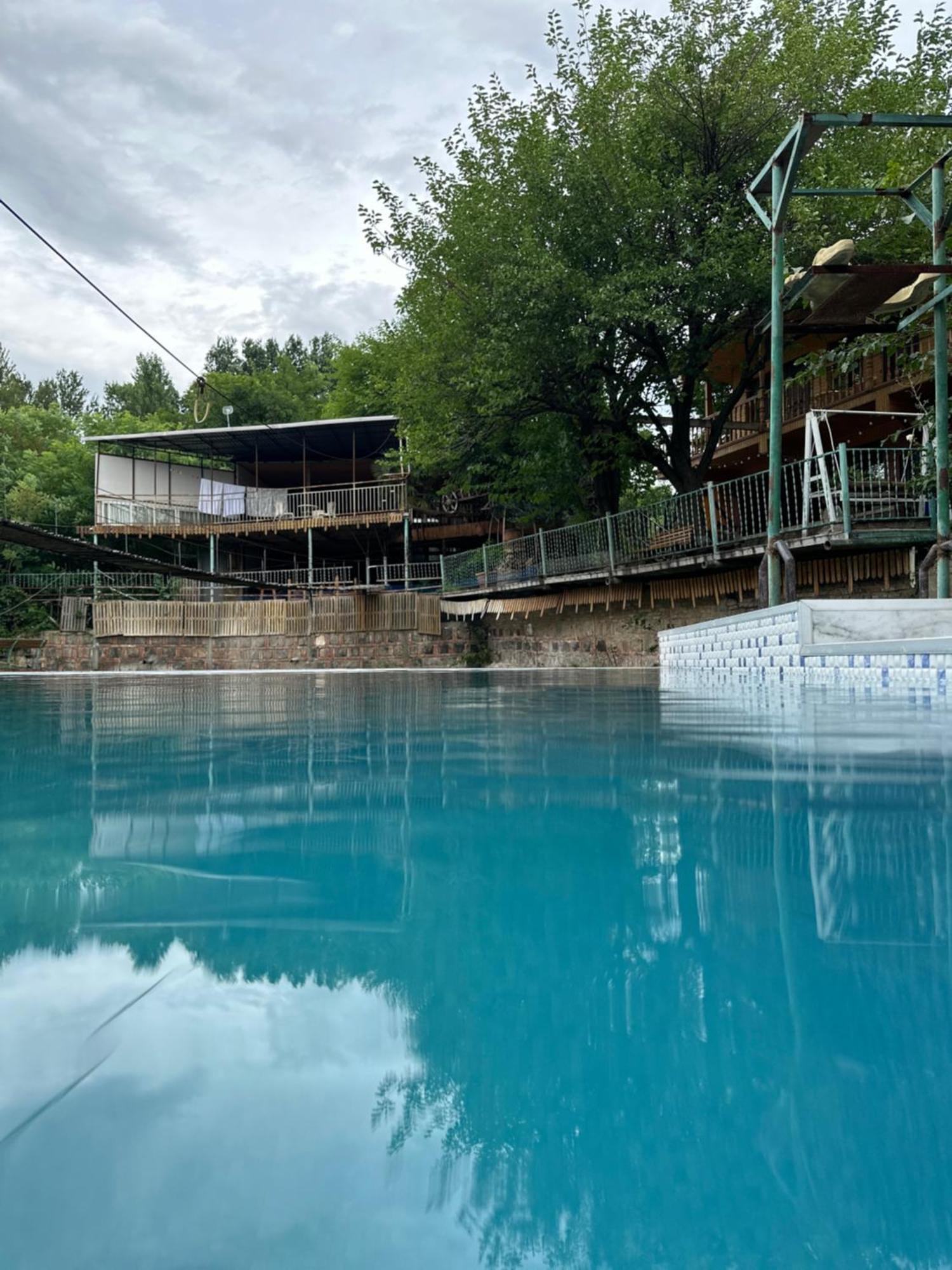 Hotel Amiran'S Lake Tbilisi Esterno foto
