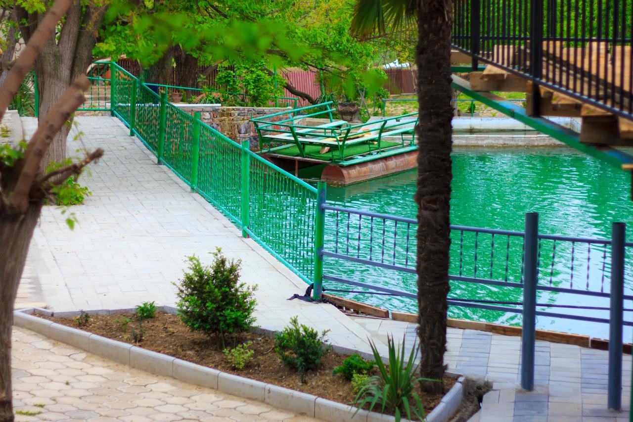 Hotel Amiran'S Lake Tbilisi Esterno foto