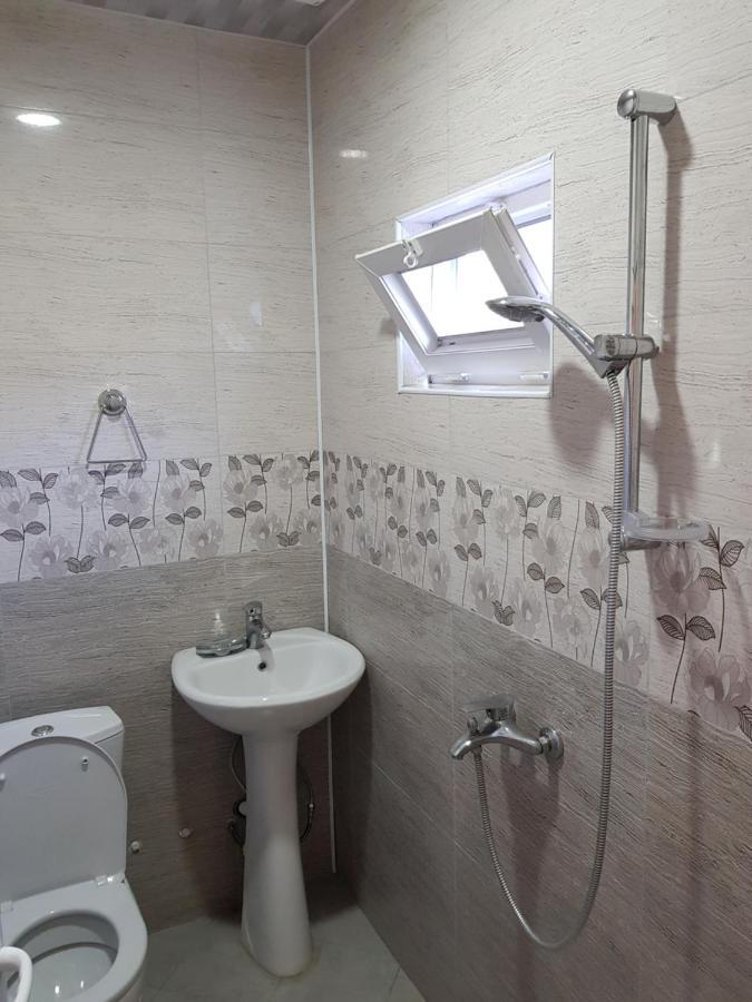 Hotel Amiran'S Lake Tbilisi Esterno foto