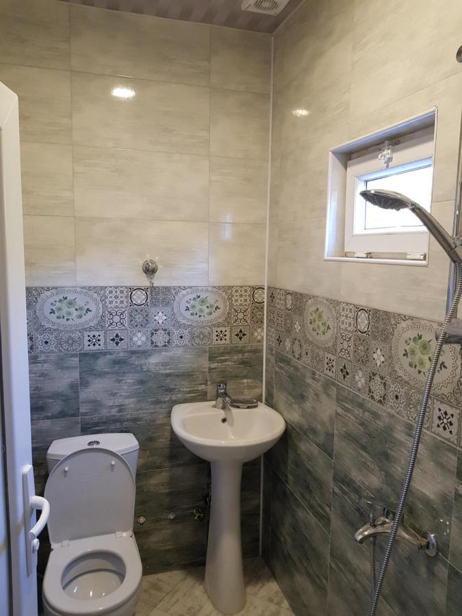 Hotel Amiran'S Lake Tbilisi Esterno foto